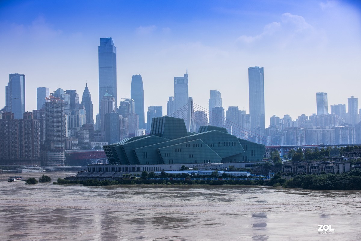 特大洪峰过重庆。