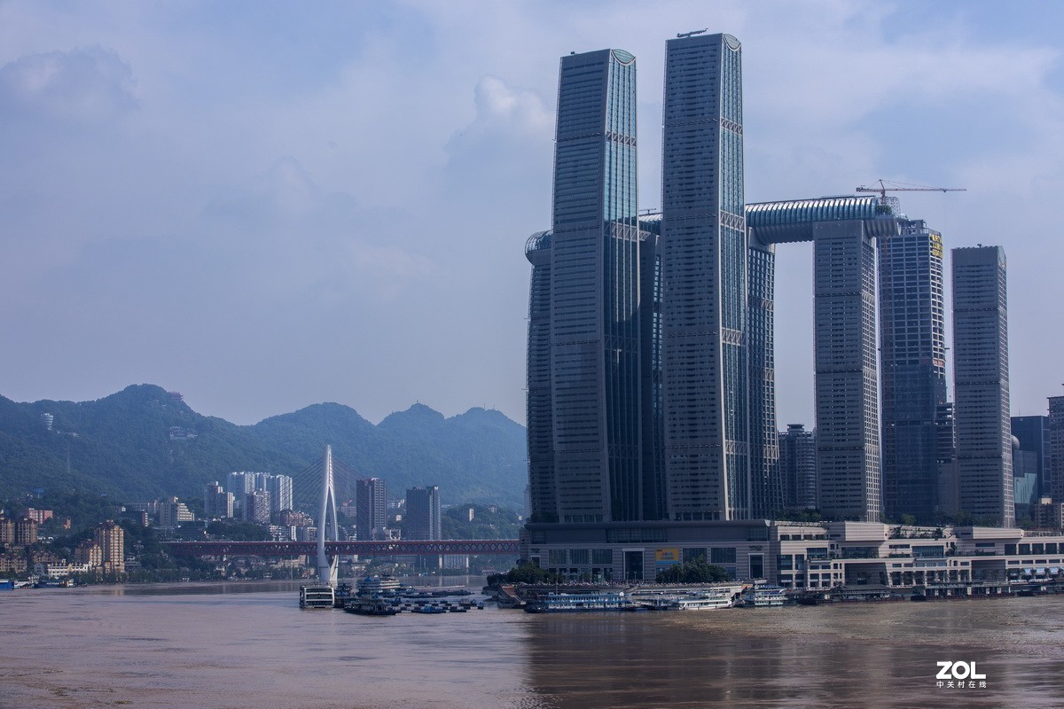 特大洪峰过重庆。