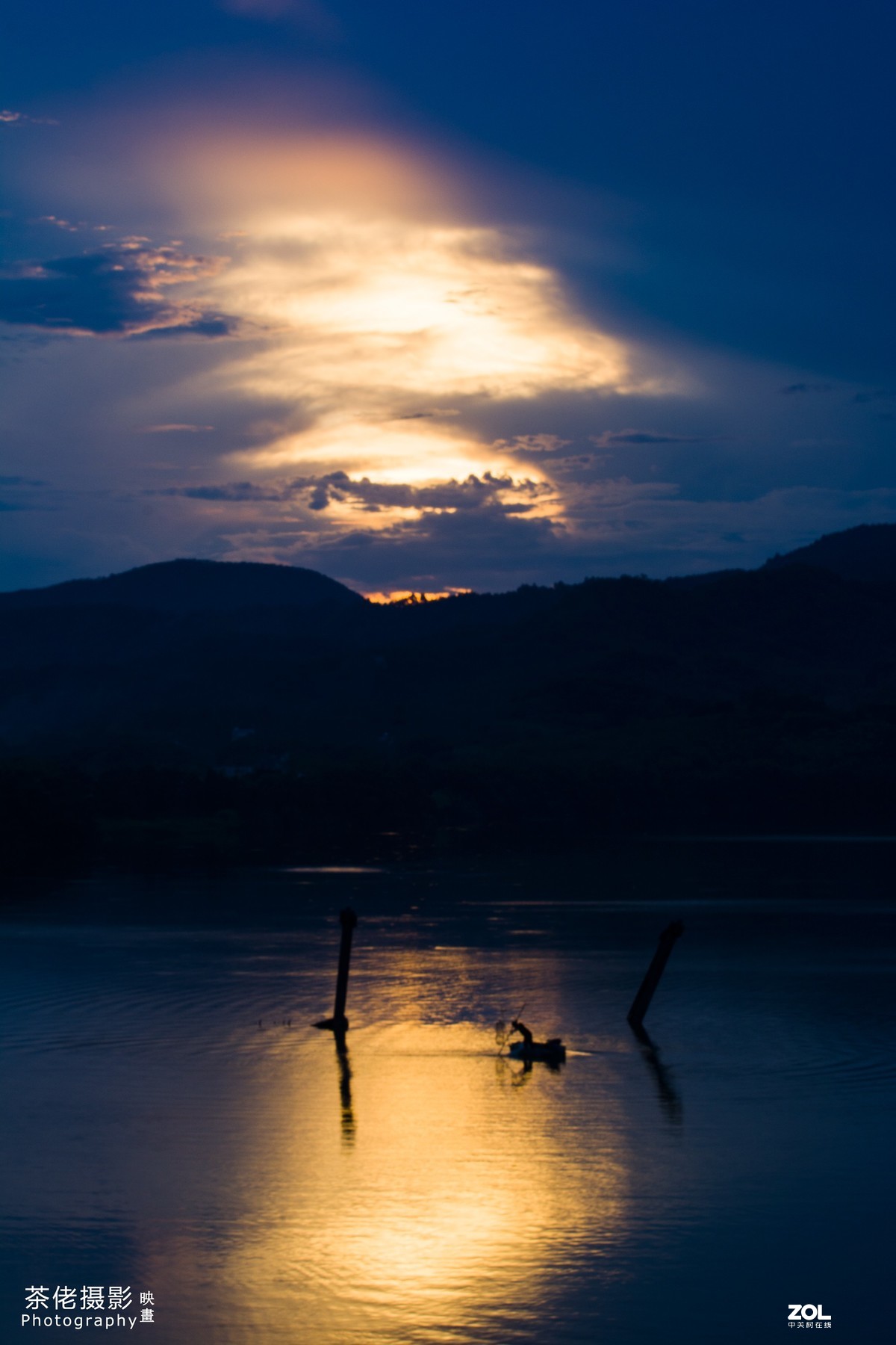 揭阳市揭西县钱坑寨日落晚舟