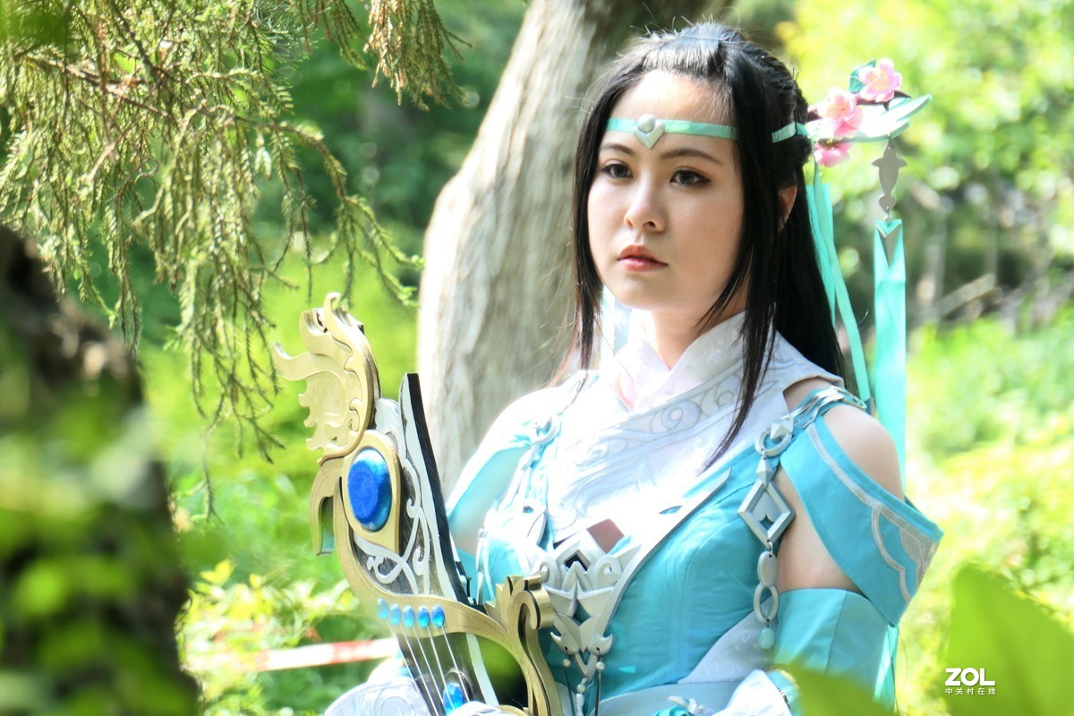 【妩琴女】——摄于上海桂林公园