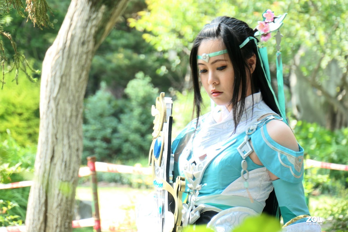 【妩琴女】——摄于上海桂林公园