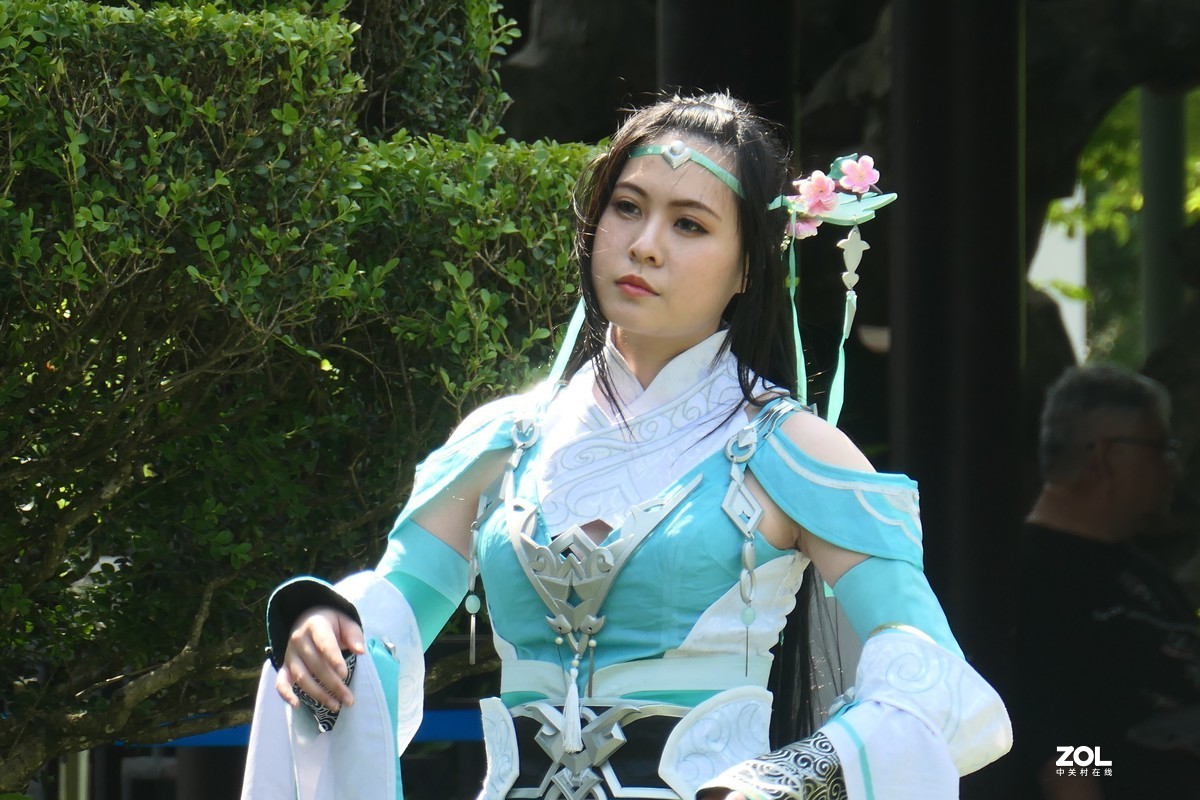 【妩琴女】——摄于上海桂林公园