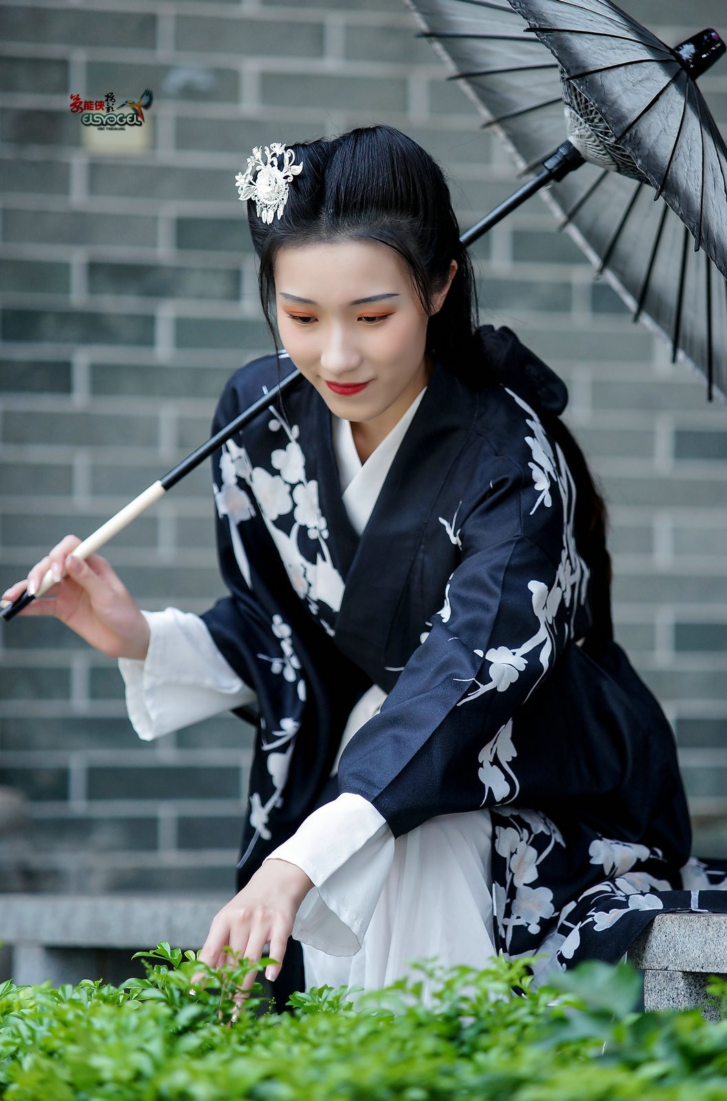 【古装黑衣女子】---小常