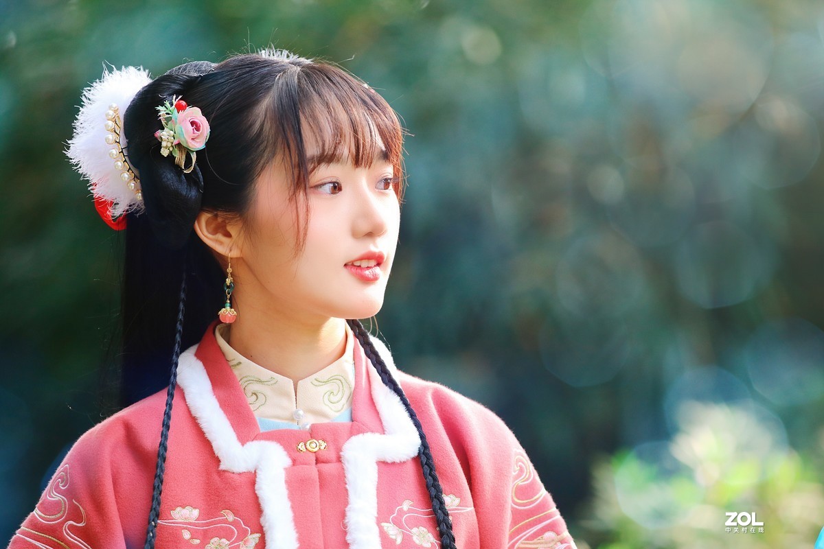 拿风车的小熊姑娘