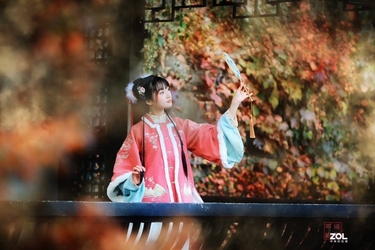 拿风车的小熊姑娘