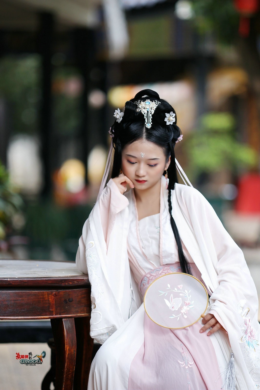 【山房·古装少女】---大莉