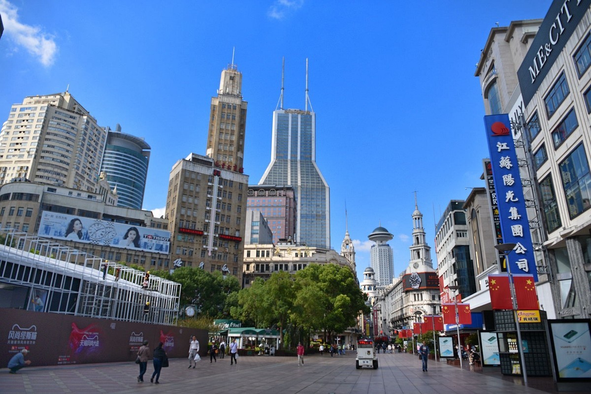 东扩后的上海南京东路步行街（中）