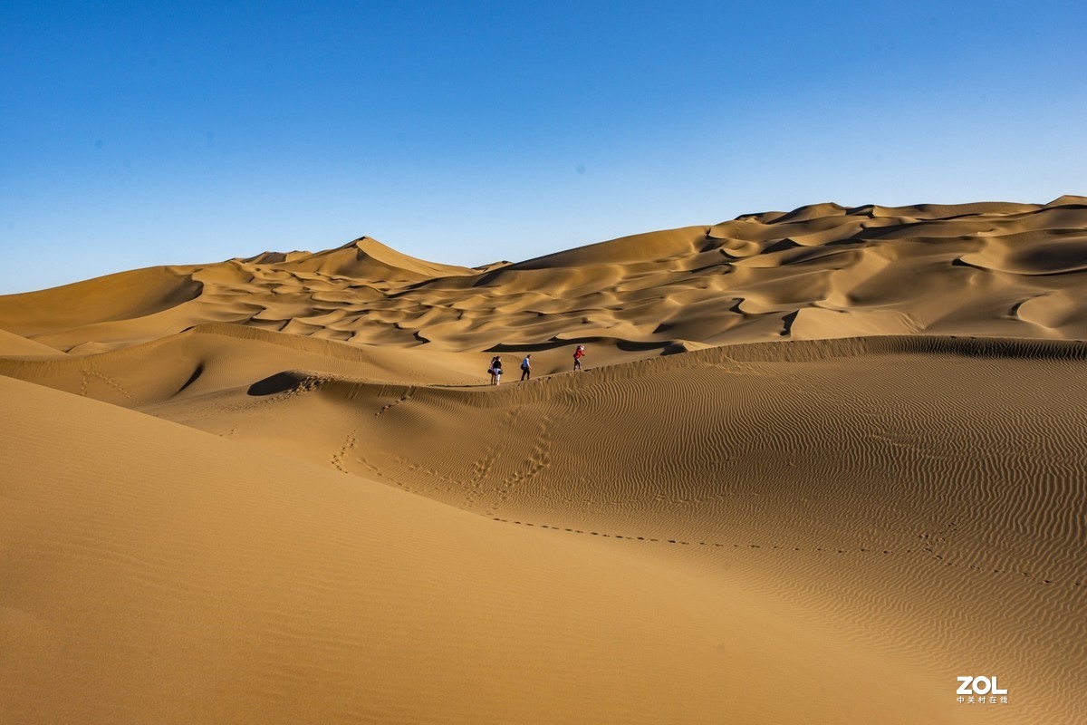 浩瀚的库木塔格沙漠