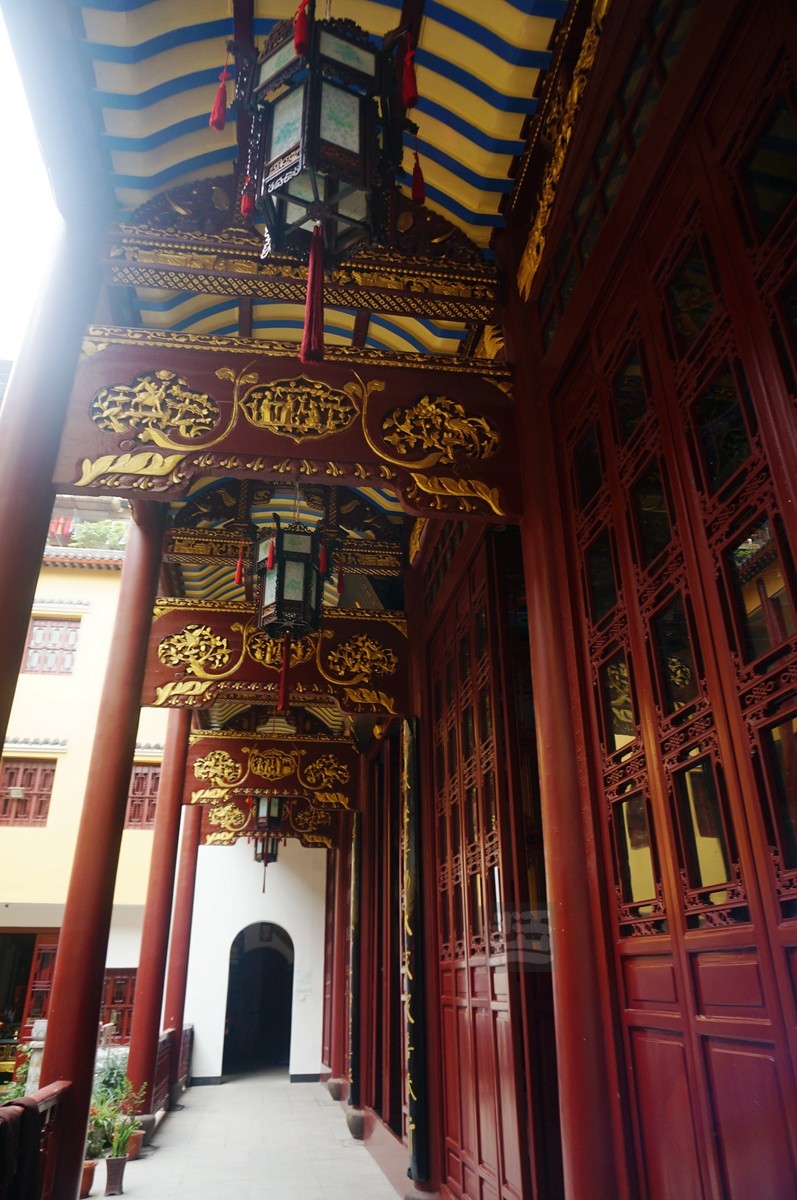 家乡美闹市古刹栖隐寺武汉随笔