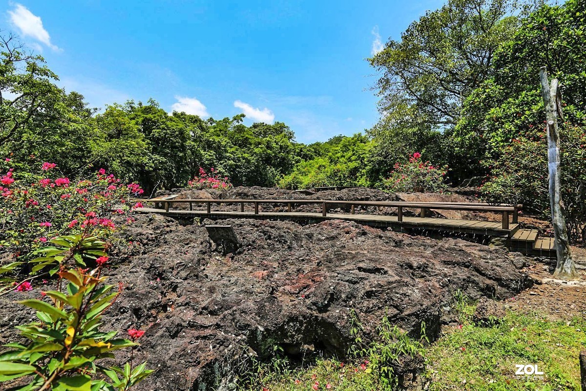 海口火山口---熔岩流