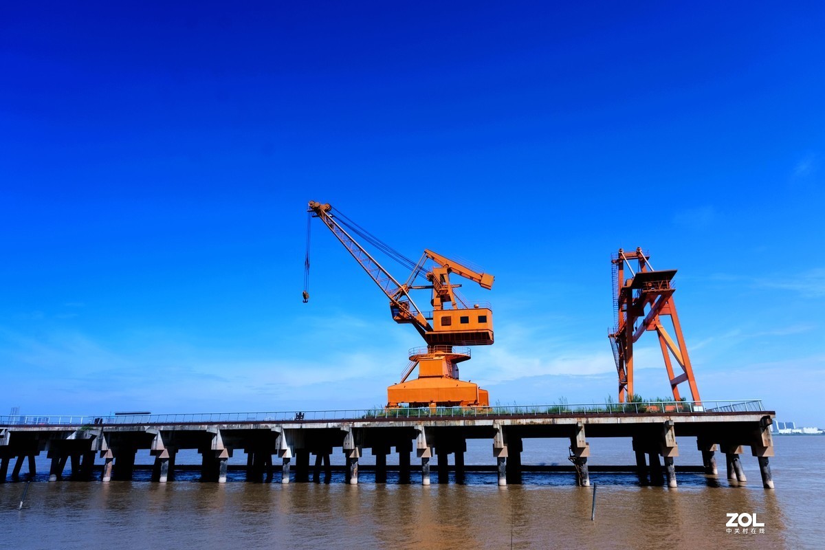 美丽的武汉长江夏日天际线风光