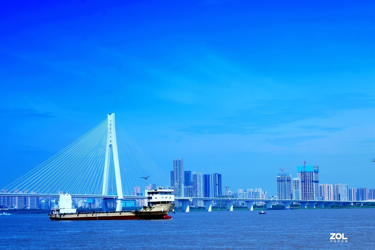 美丽的武汉长江夏日天际线风光