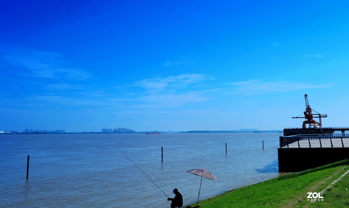 美丽的武汉长江夏日天际线风光