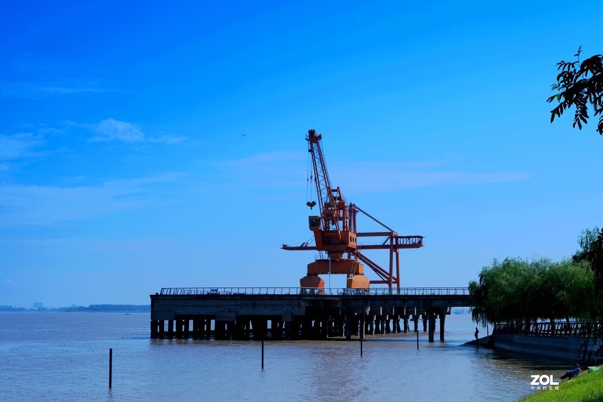 美丽的武汉长江夏日天际线风光