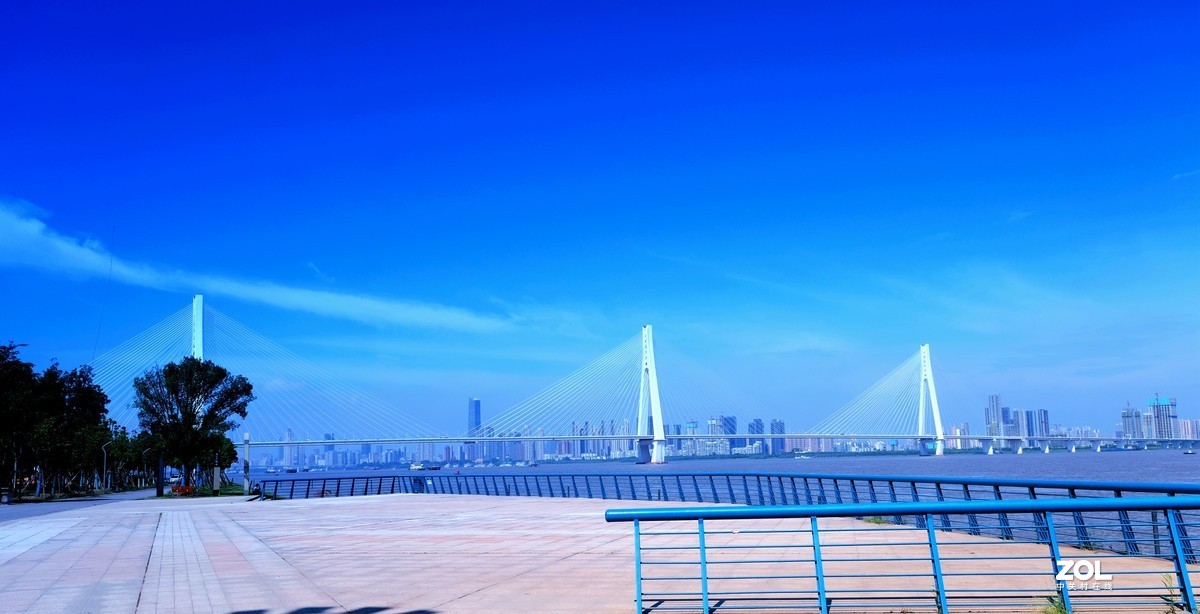 美丽的武汉长江夏日天际线风光