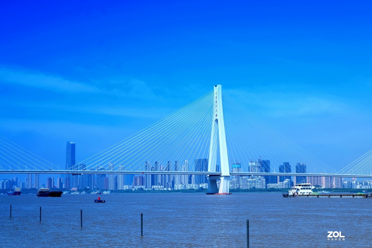 美丽的武汉长江夏日天际线风光