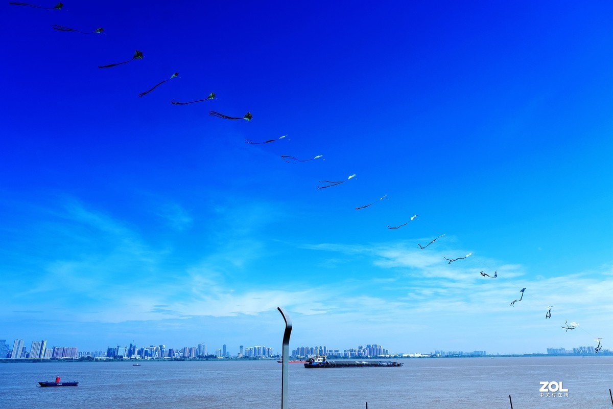 美丽的武汉长江夏日天际线风光