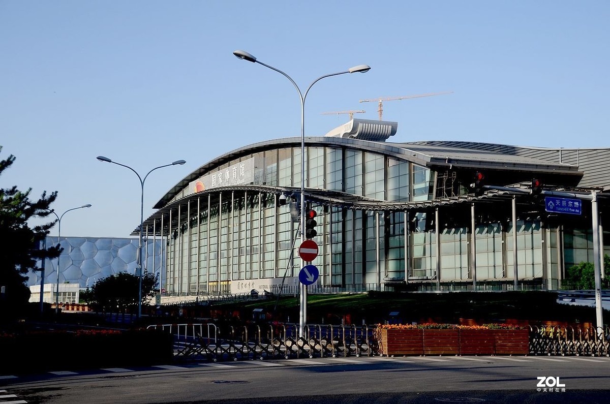 奥 林 广 场 风 景 ------。