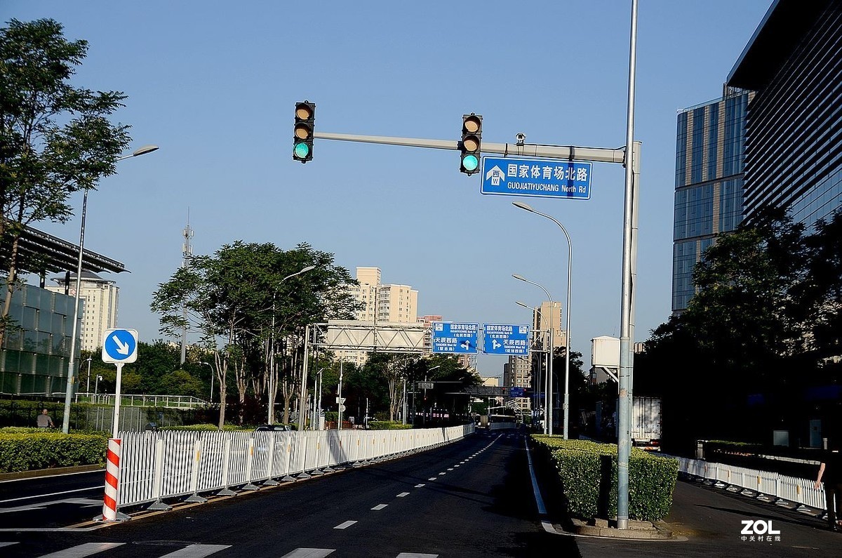 奥 林 广 场 风 景 ------。