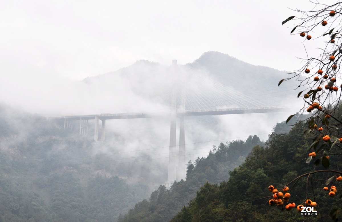 “好山好水好地方， 条条大路都宽畅”---在路上