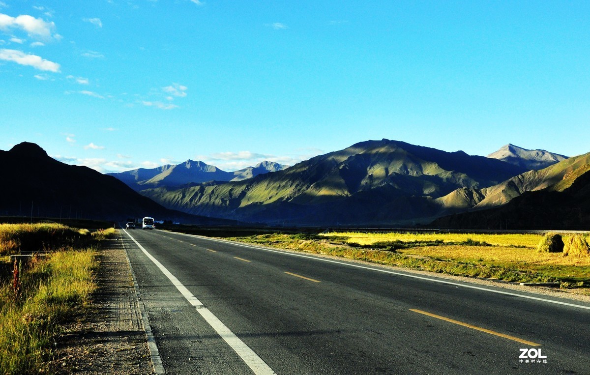 “好山好水好地方， 条条大路都宽畅”---在路上