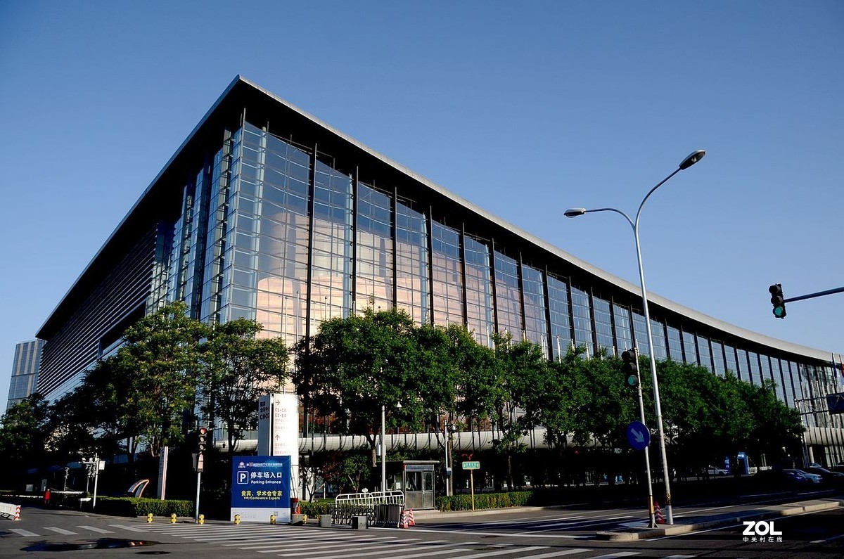 奥 林 广 场 风 景 ------。