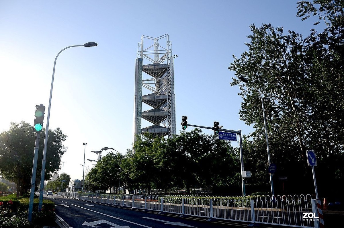 奥 林 广 场 风 景 ------。