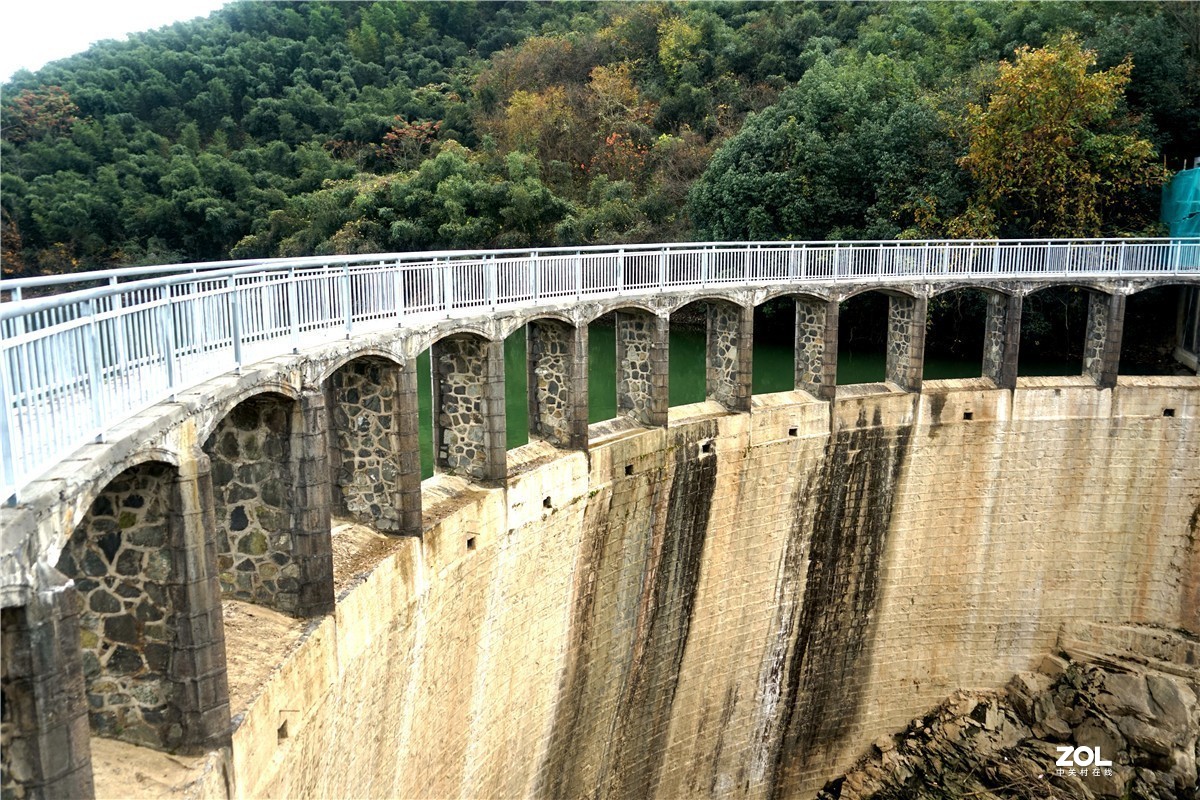 平橋石壩