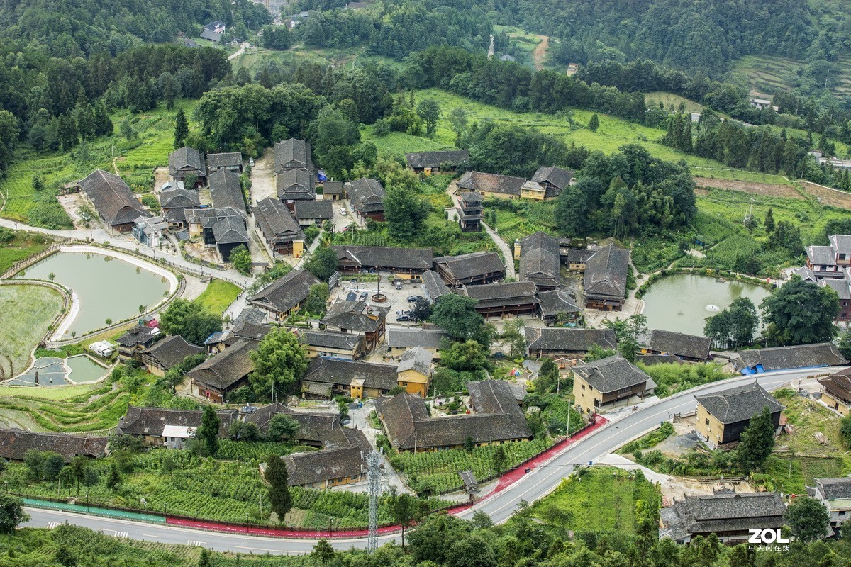 大山深处苗家寨院 （续）。