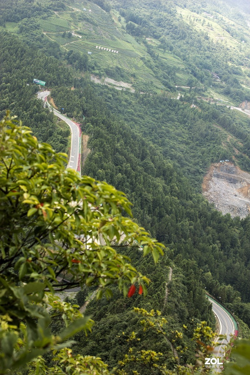 大山深处苗家寨院 （续）。