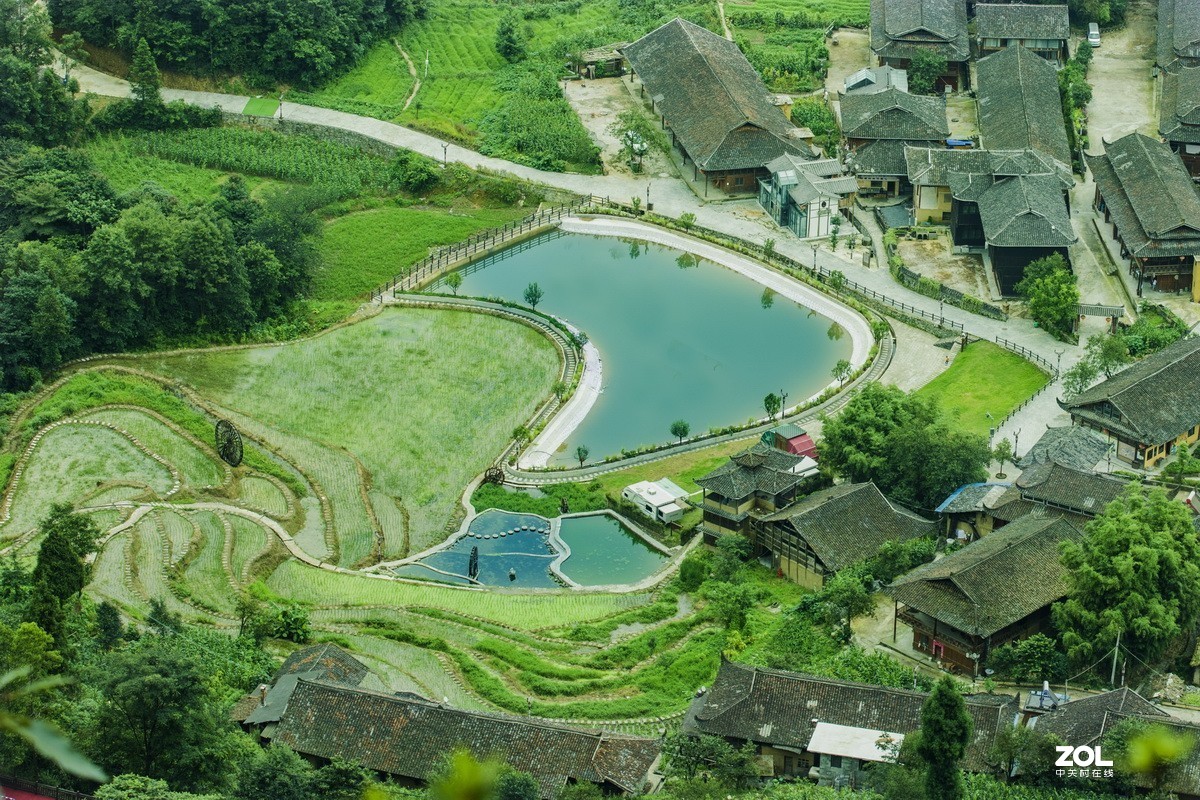 大山深处苗家寨院 （续）。