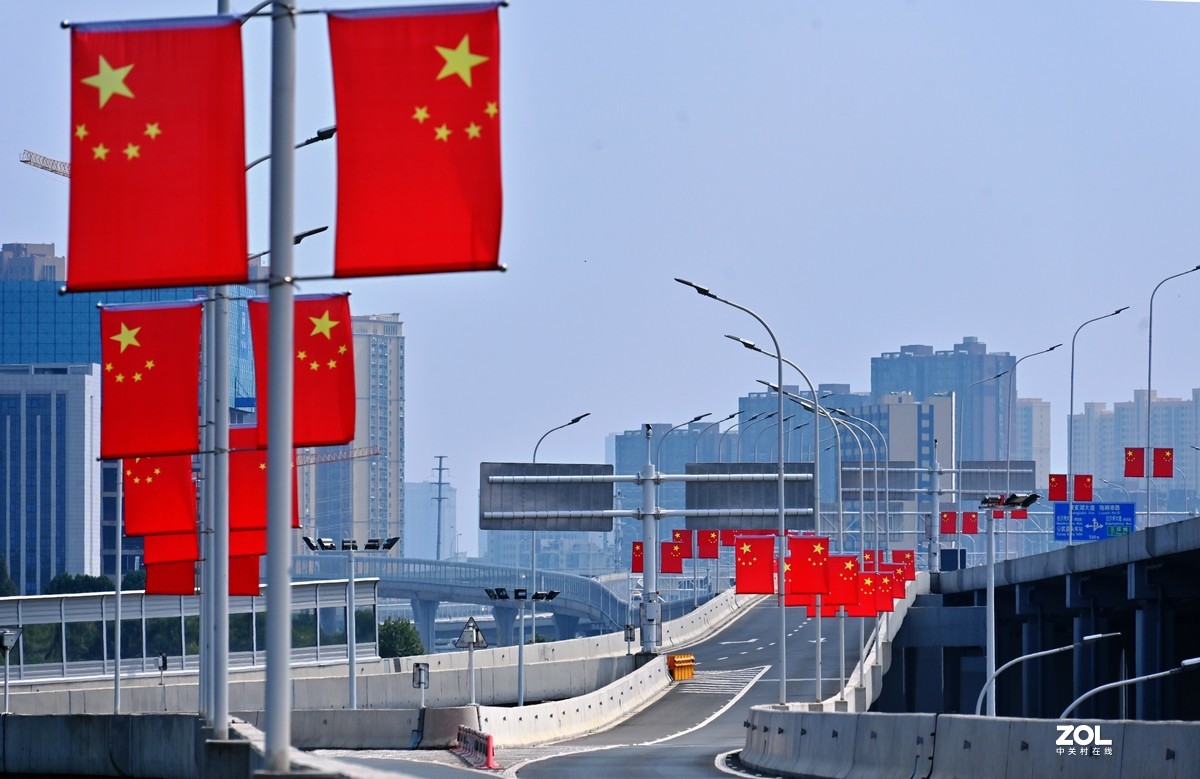 尼康Z6配尼克尔 Z 24-200mm f/4-6.3镜头