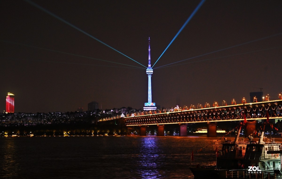 尼康Z6配尼克尔 Z 24-200mm f/4-6.3镜头