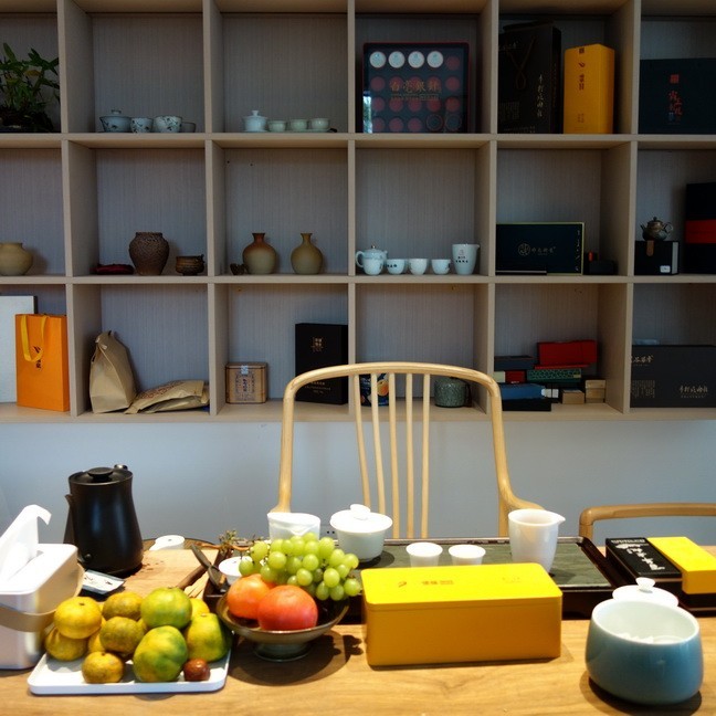 2021-10-24 民宿里的茶桌