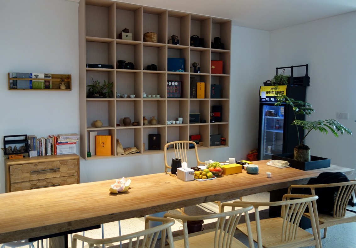 2021-10-24 民宿里的茶桌