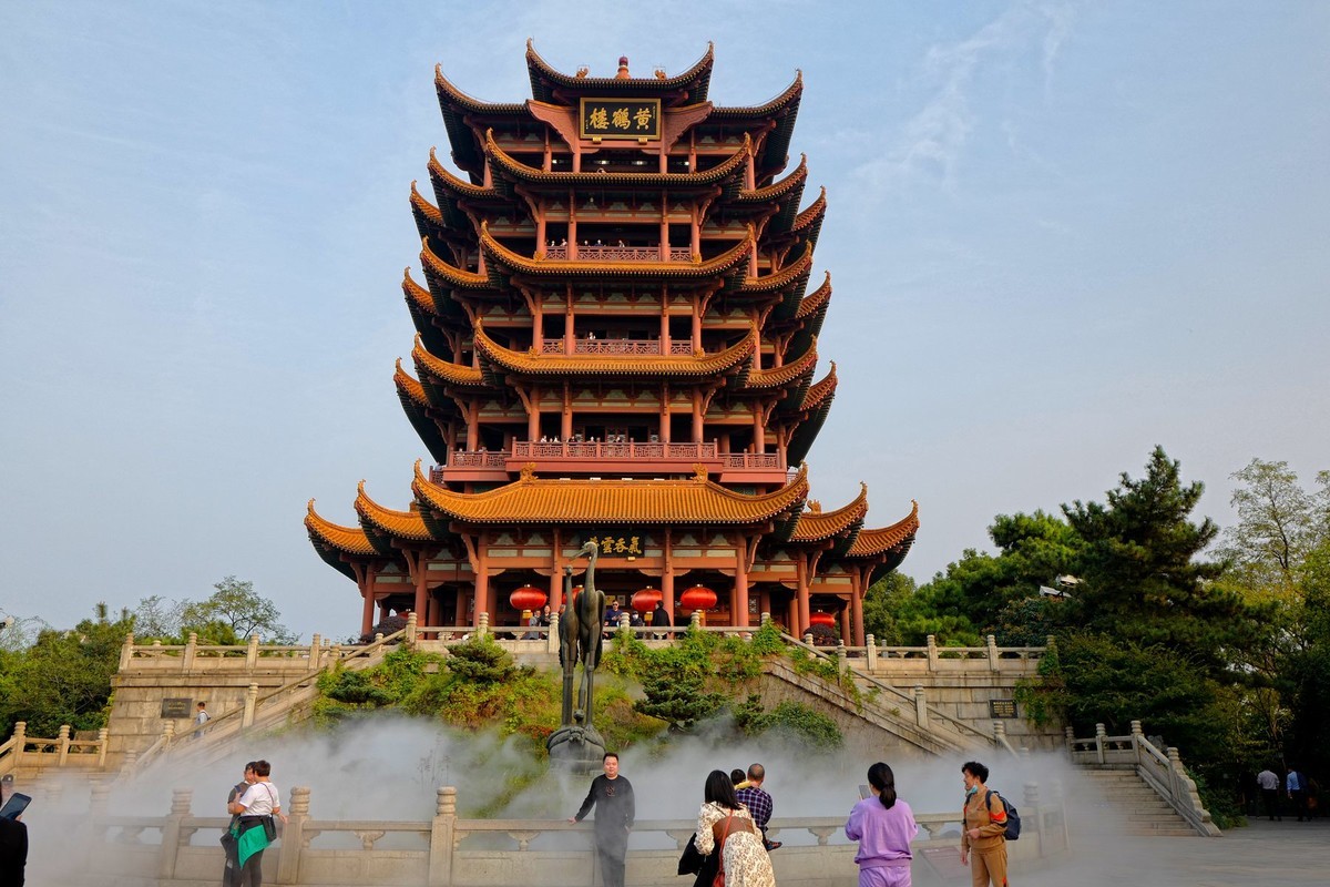 陪友人参观黄鹤楼