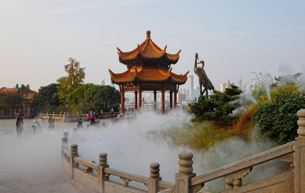 陪友人参观黄鹤楼