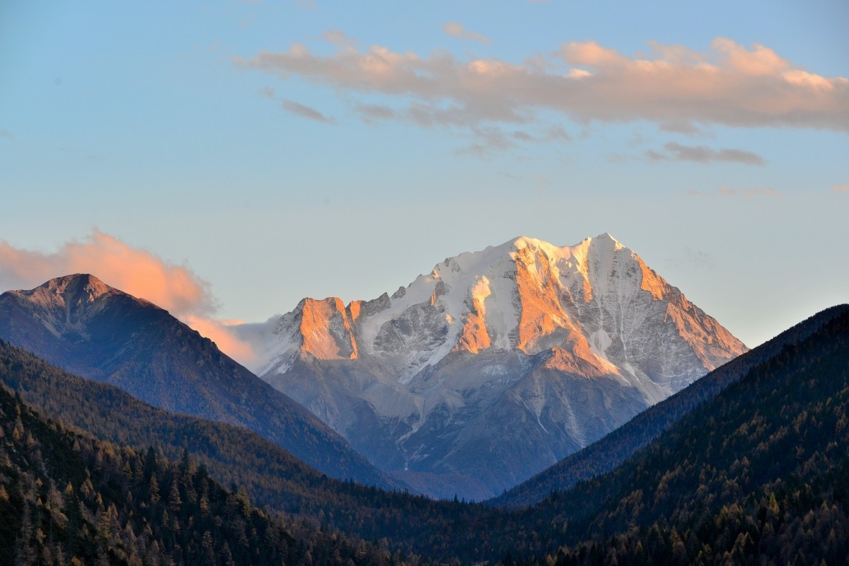 傍晚遇见雅拉雪山