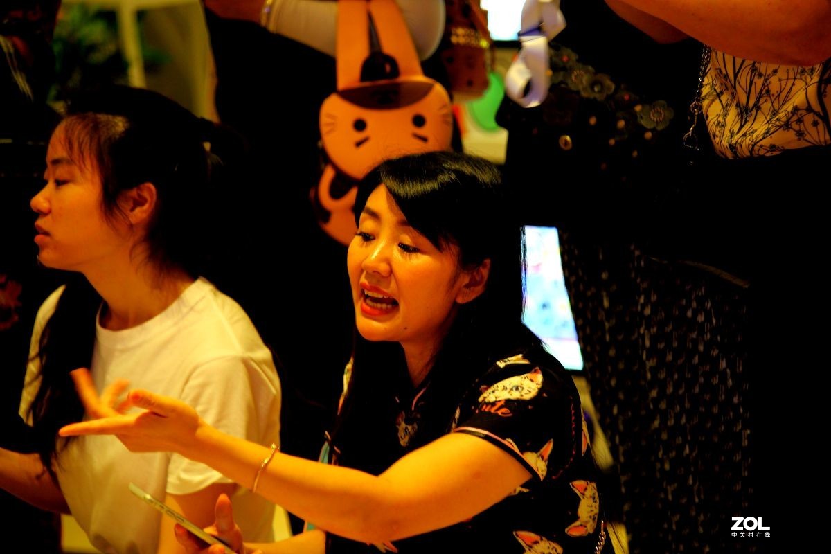 商场里偶遇小朋友搞活动