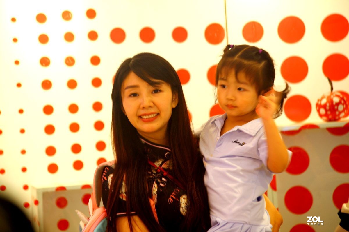 商场里偶遇小朋友搞活动