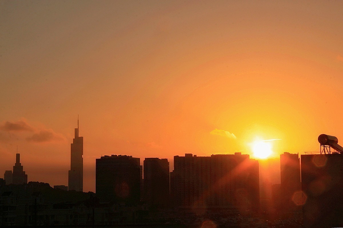 疫情再发、足不出户、透过家窗、过过手瘾