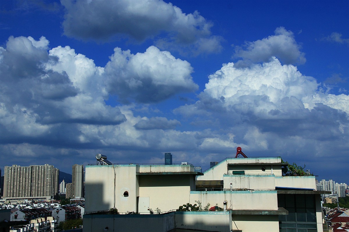 疫情再发、足不出户、透过家窗、过过手瘾