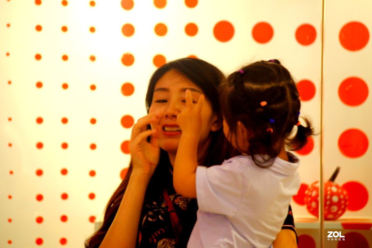 商场里偶遇小朋友搞活动