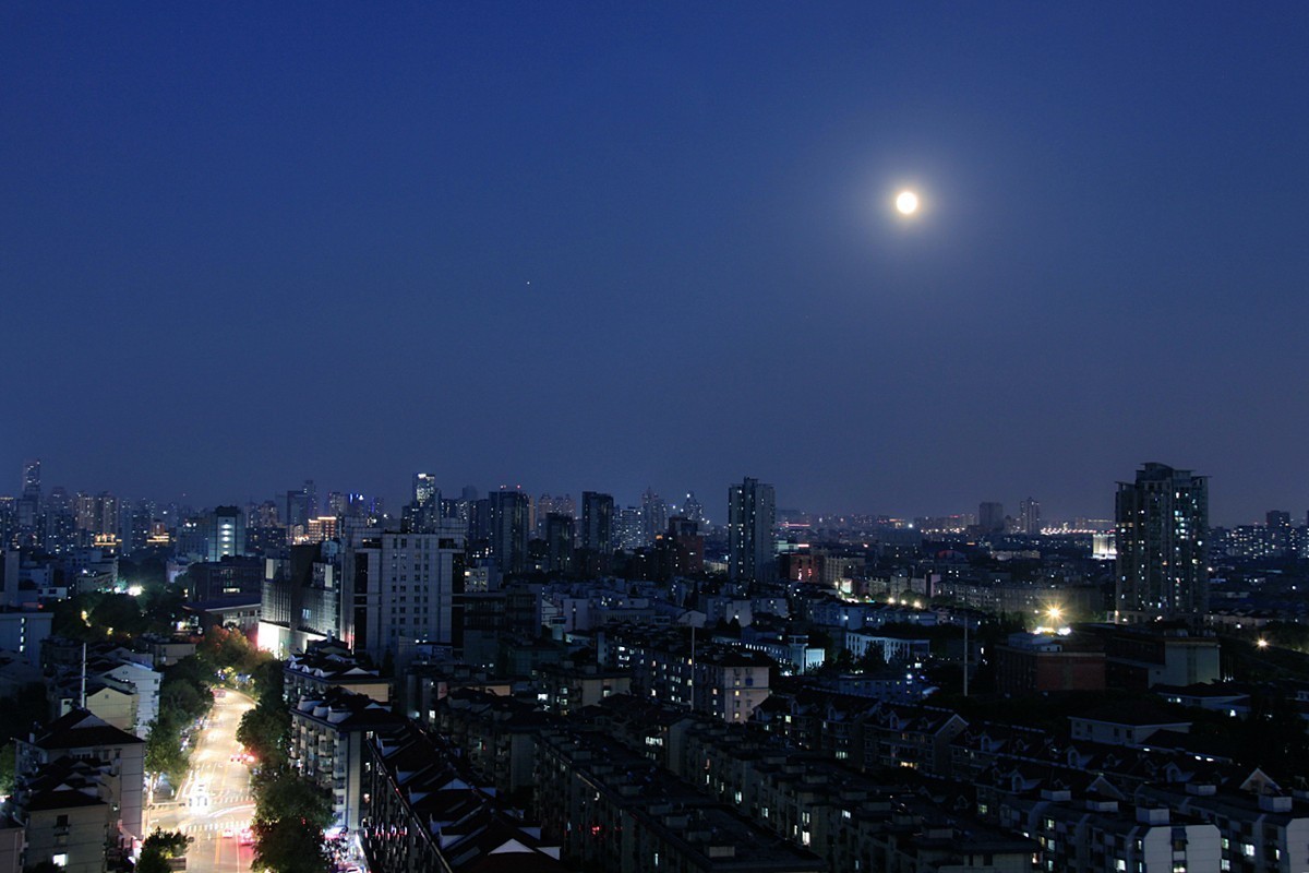 疫情再发、足不出户、透过家窗、过过手瘾