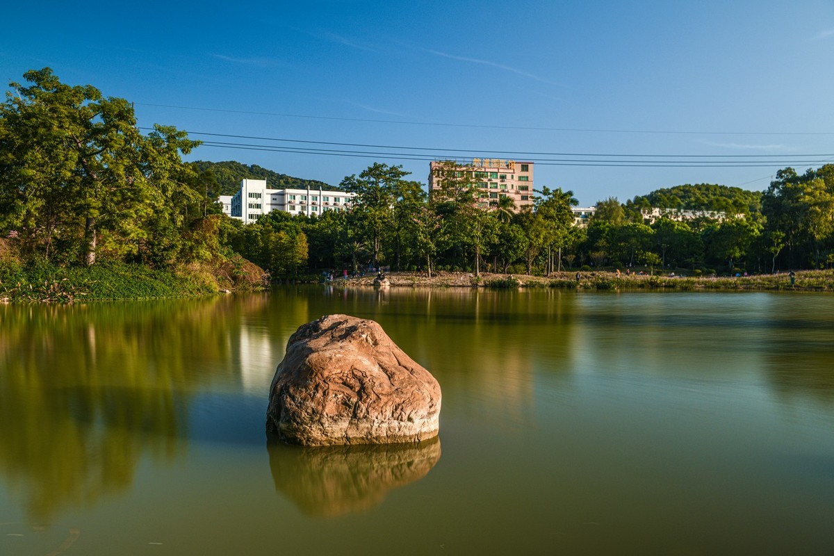 初试新机，浅斟低唱。