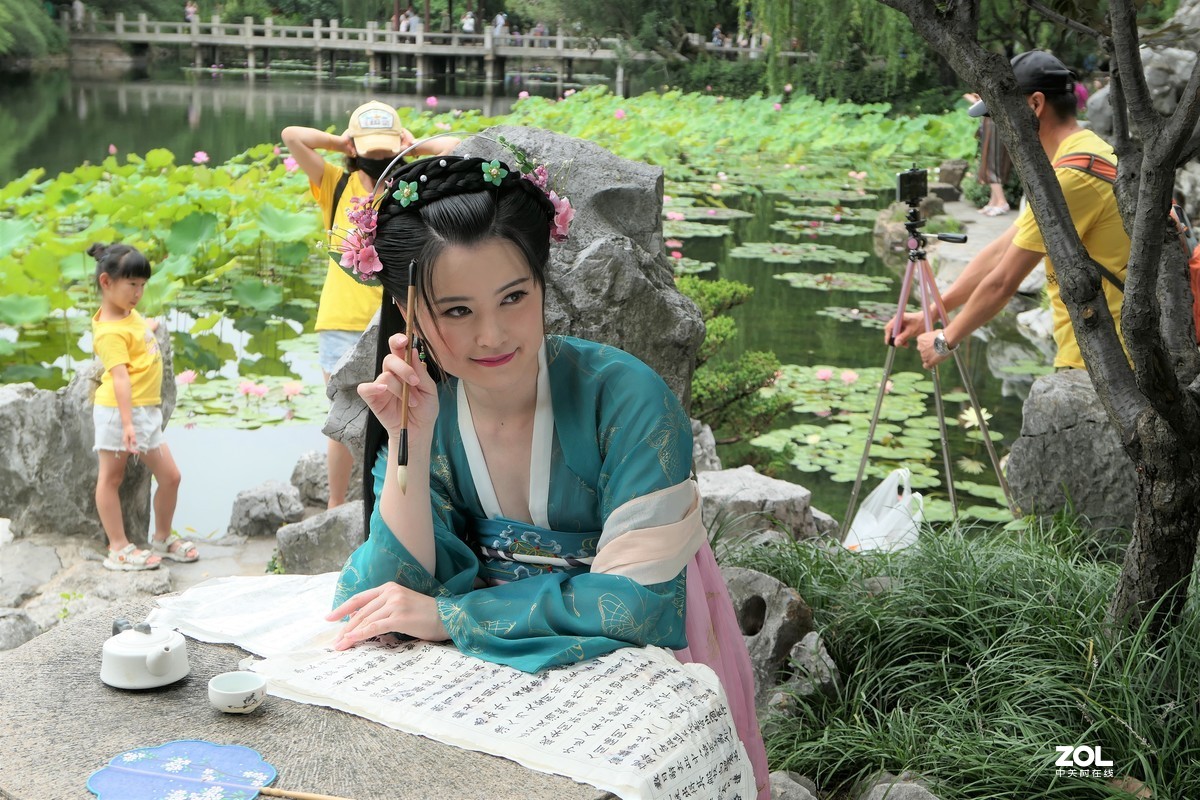 【书（淑）女】——摄于上海古猗园