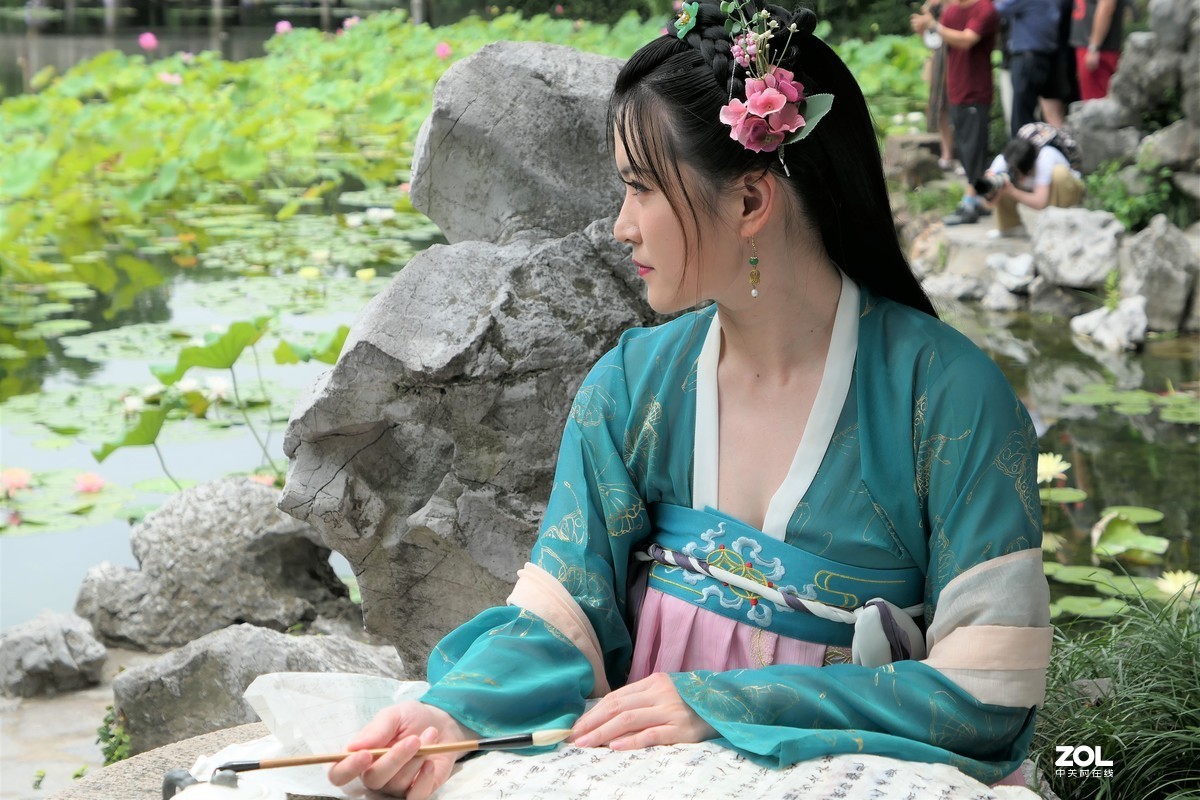 【书（淑）女】——摄于上海古猗园