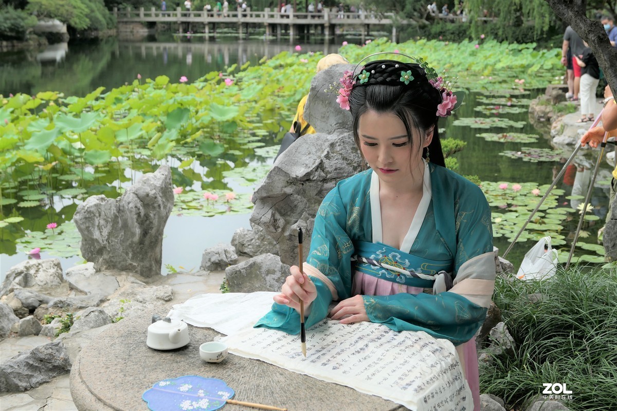 【书（淑）女】——摄于上海古猗园