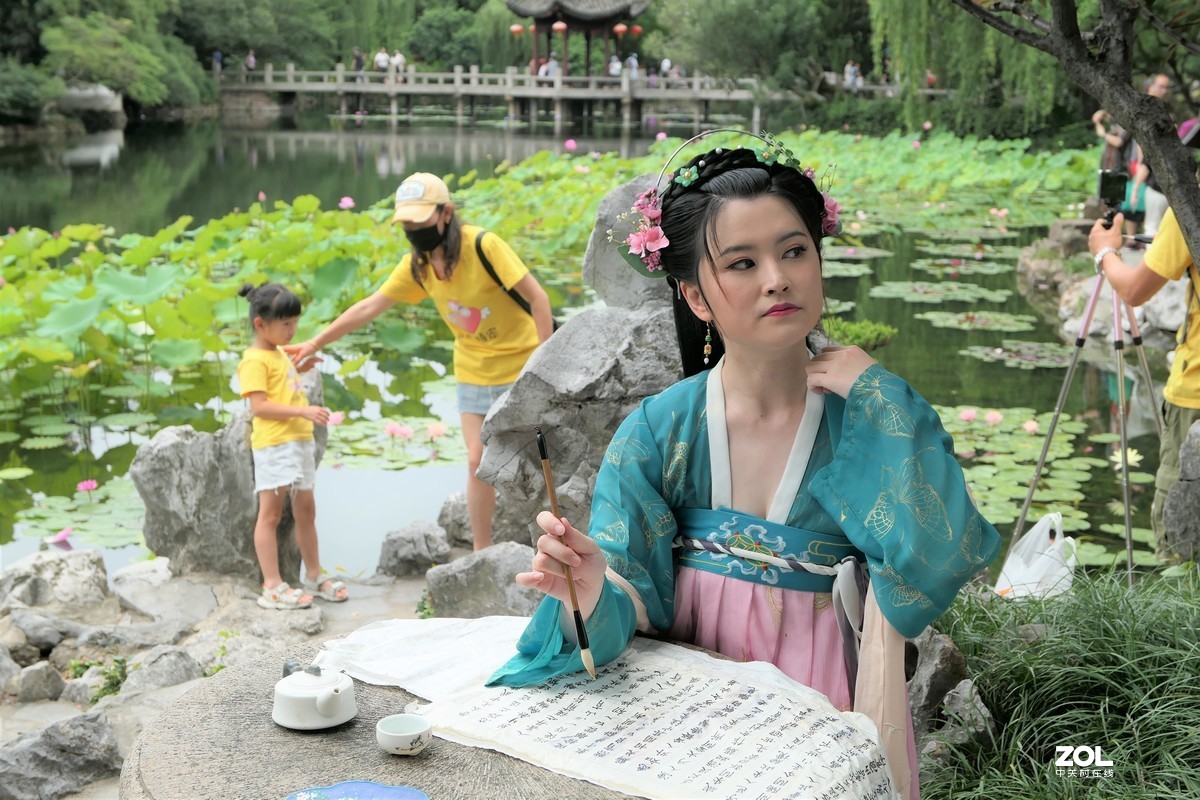 【书（淑）女】——摄于上海古猗园