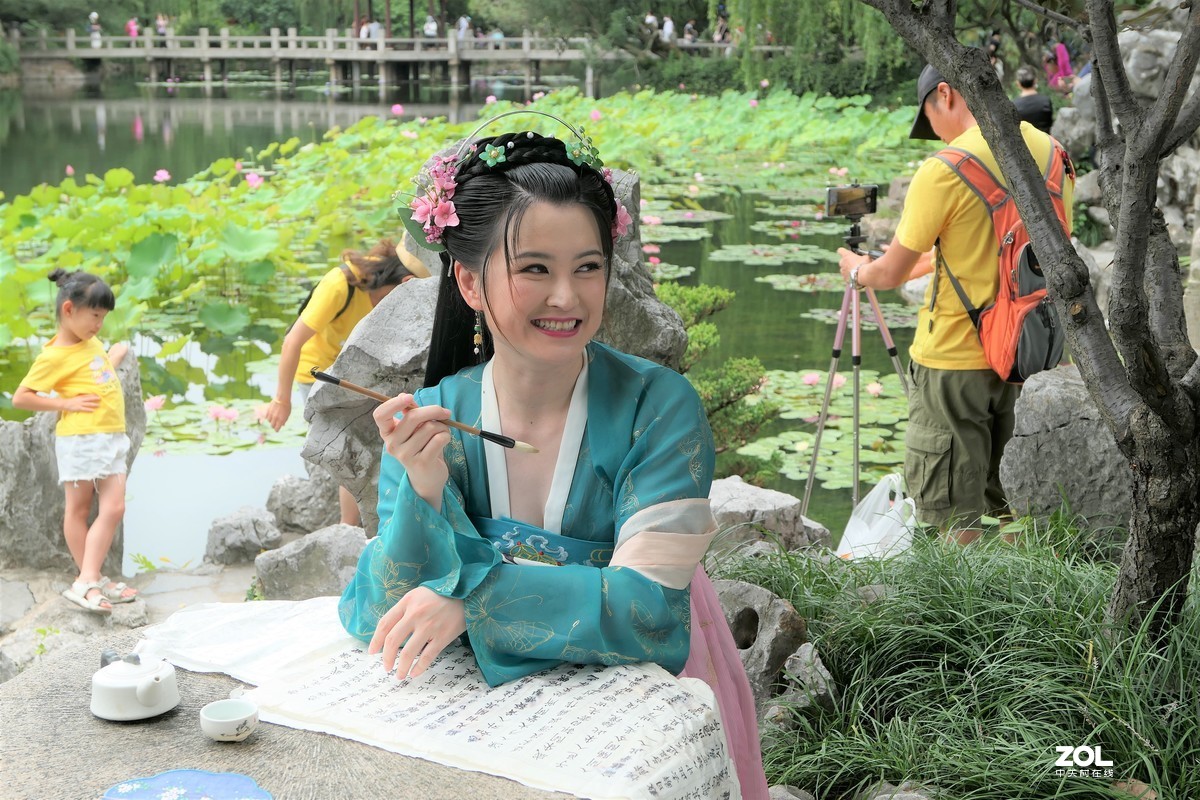 【书（淑）女】——摄于上海古猗园